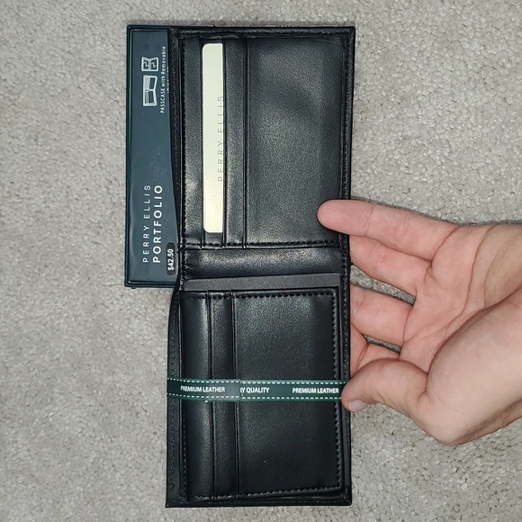 NEW Perry Ellis Portfolio Wallet - Picture 2 of 11